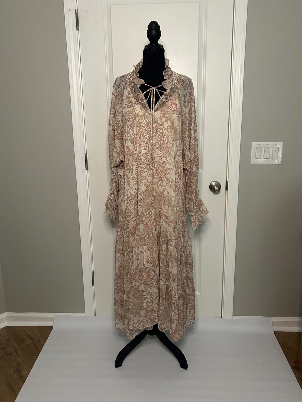 VICI True Story Tiered Boho Maxi Dress Paisley Pink Ivory Chiffon Size Medium